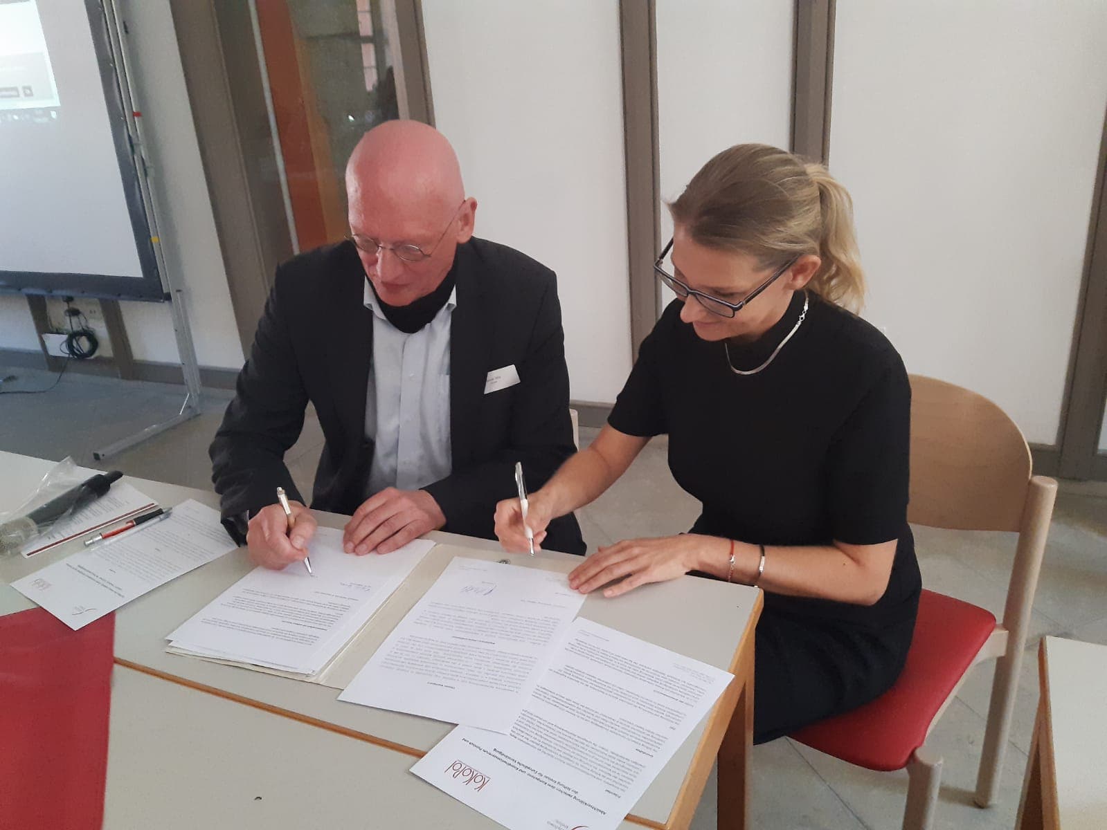 The Krzyżowa Foundation has signed a agreement with the newly established Centre for Polish Language Competence and Coordination in Ostritz 