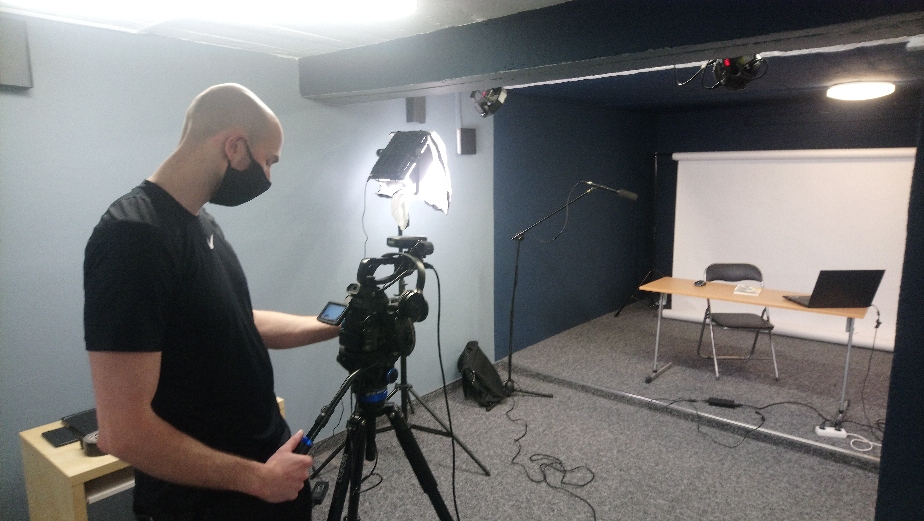 A day in an (improvised) film studio!